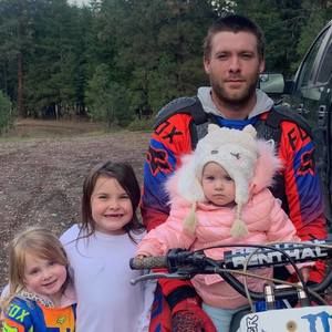 Meet your Posher, Dustin